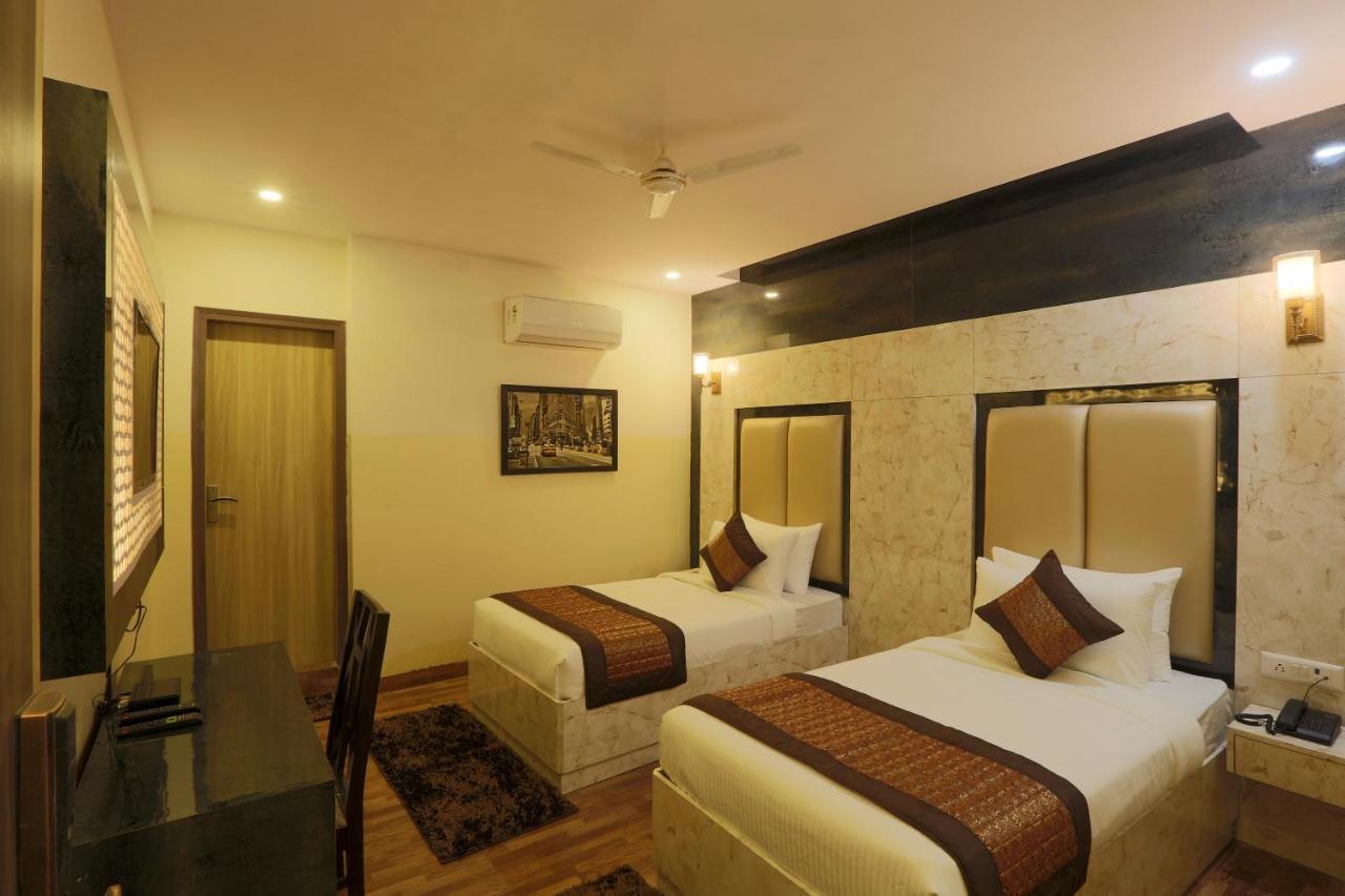 Hotel Plazzo Neu-Delhi Exterior foto